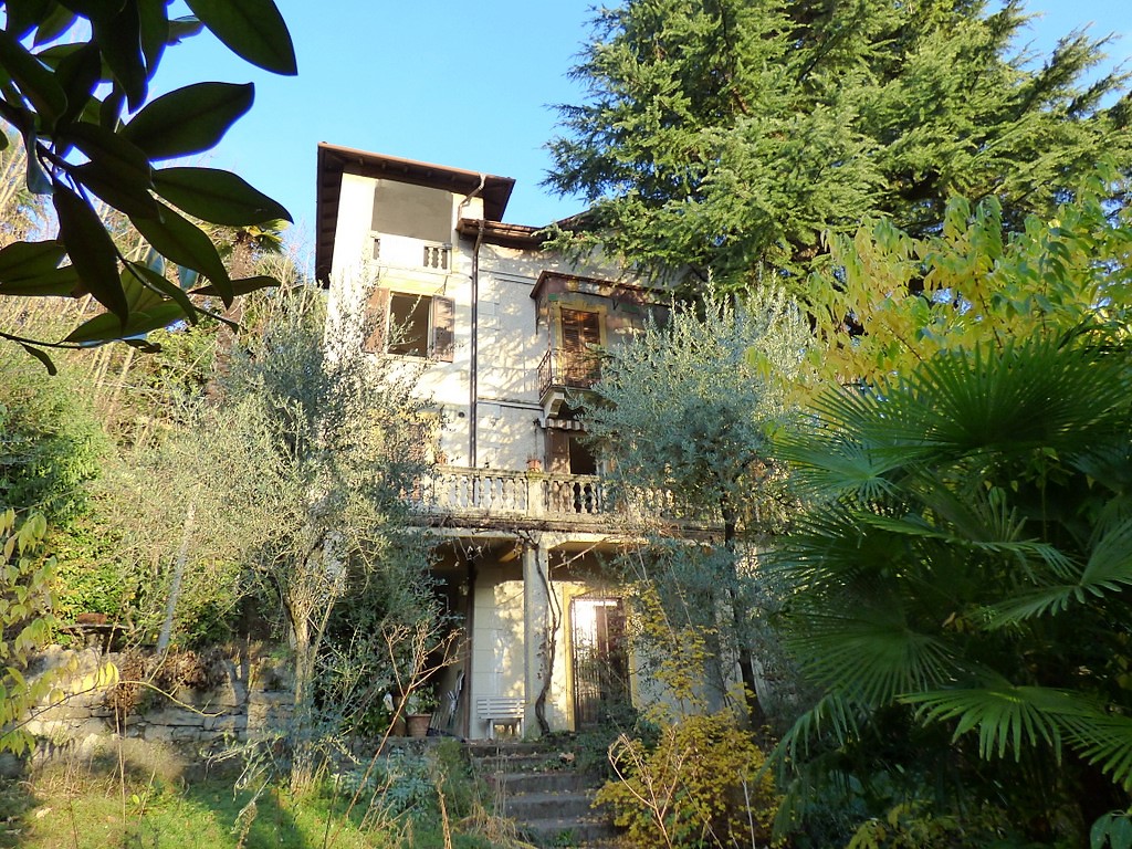 Ville di lusso lenno in stile liberty con terrazzi e giardino Giardini di lusso