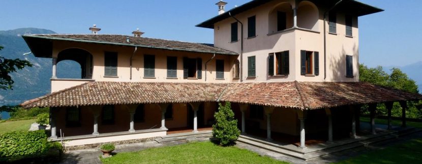 Villa di Lusso Lago Como Mandello del Lario Villa con Dependance e Parco vista lago