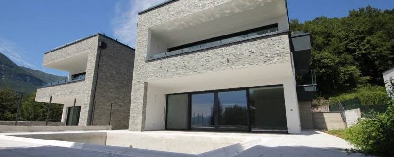 Villa moderna con piscina