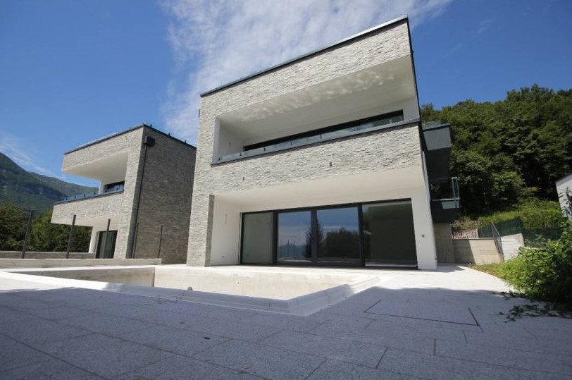 Lago di como villa di moderno design con piscina e terrazzo Terrazzo con piscina