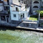 Esclusiva residenza direttamente sul Lago di Como con giardino privato, terrazza panoramica e accesso diretto alle acque del lago.