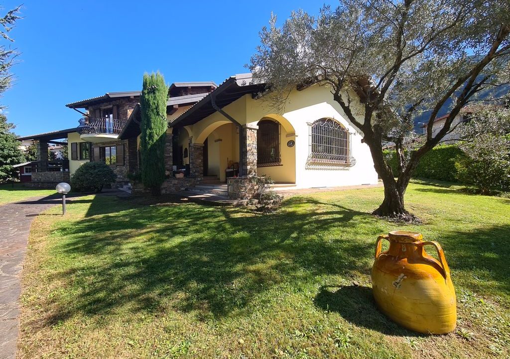 Villa di Lusso Colico con Piscina e Terreno