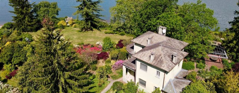 Villa di Lusso Lago Como Colico Fronte Lago con Darsena e Piscina