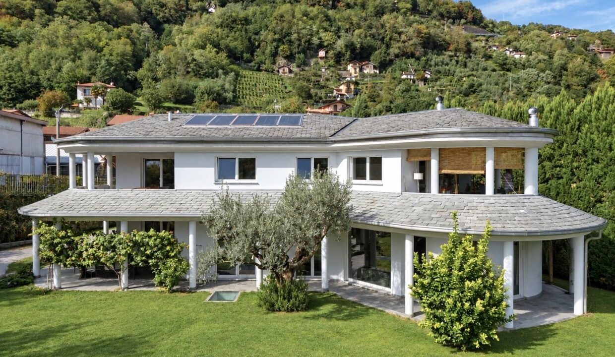 Moderna Villa con Giardino Lago Como Dongo